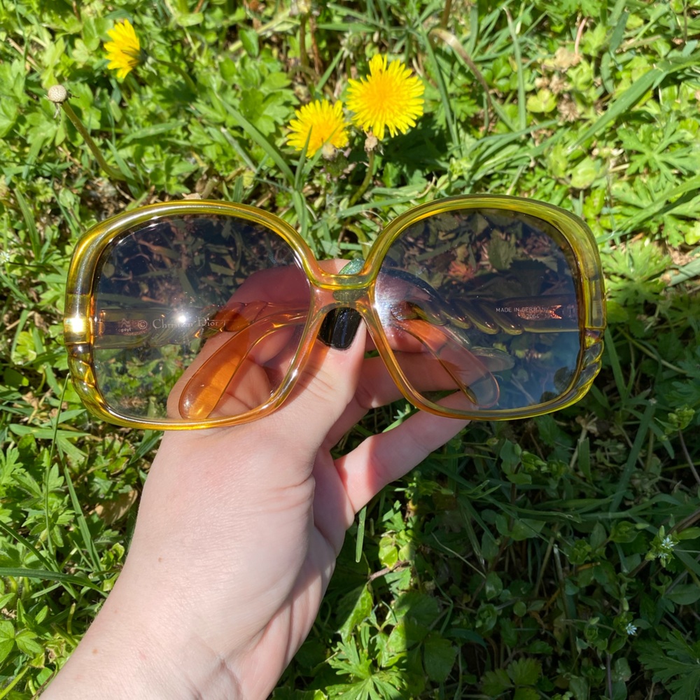 Large Dior sun glasses